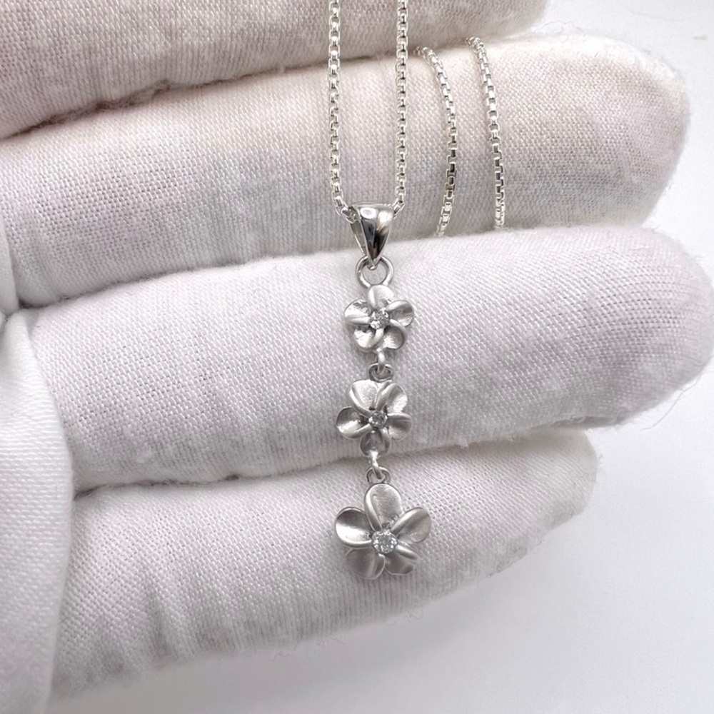 .925 Sterling Silver Plumerias Necklace with Cz Accents - Picture 3 of 13